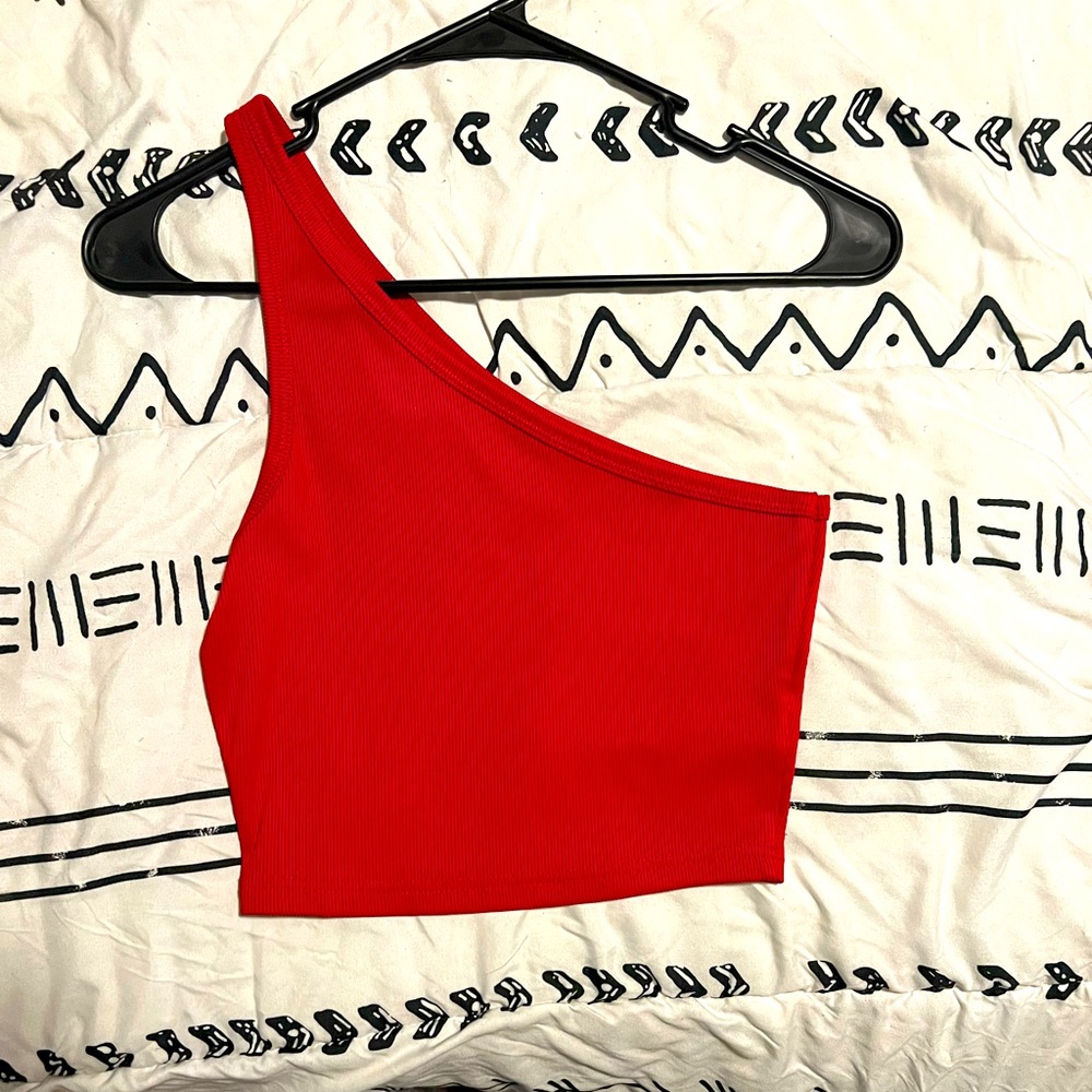 One shoulder crop top